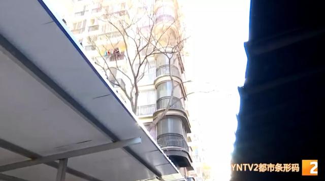 冒烟起火!有爆炸声!昆明一小区电动车爆燃,近30辆车烧成铁架休闲区蓝鸢梦想 - Www.slyday.coM 冒烟起火!有爆炸声!昆明一小区电动车爆燃,近30辆车烧成铁架休闲区蓝鸢梦想 - Www.slyday.coM