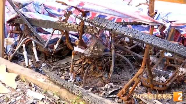 冒烟起火!有爆炸声!昆明一小区电动车爆燃,近30辆车烧成铁架休闲区蓝鸢梦想 - Www.slyday.coM 冒烟起火!有爆炸声!昆明一小区电动车爆燃,近30辆车烧成铁架休闲区蓝鸢梦想 - Www.slyday.coM