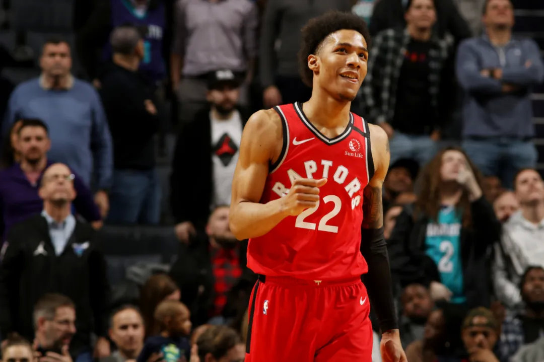 我这有99一本的篮球冠军秘籍,你要不要买?别跑啊,我叫麦考!