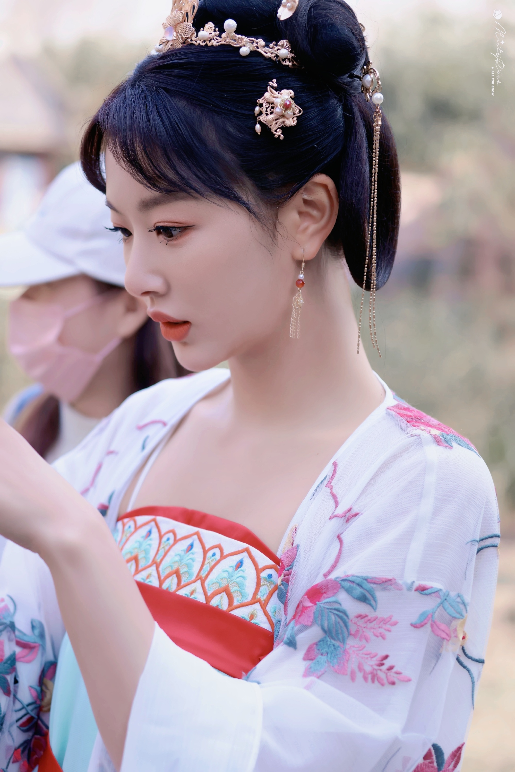 孔雪儿古装片场随拍来啦～ 古装雪鹅真的太美啦……_高清图集_新浪网