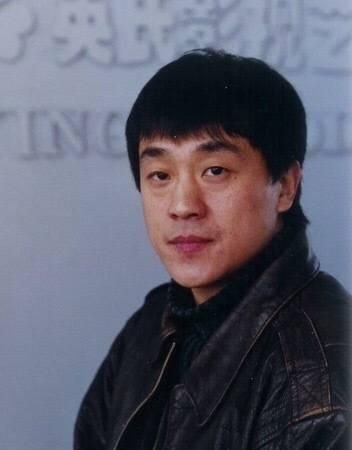 一生只爱一个人的何冰,娶同桌做老婆,22年从未吵架