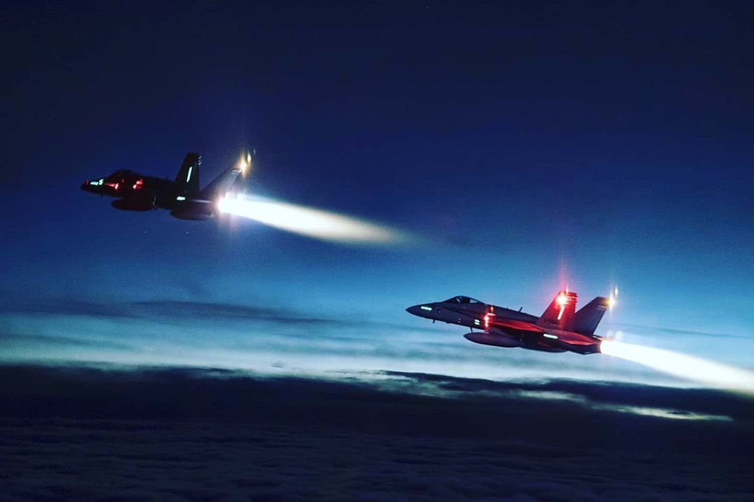 瑞士f/a-18战斗机在苏格兰进行夜航训练@彩虹熊_白玮 @armstrong的空