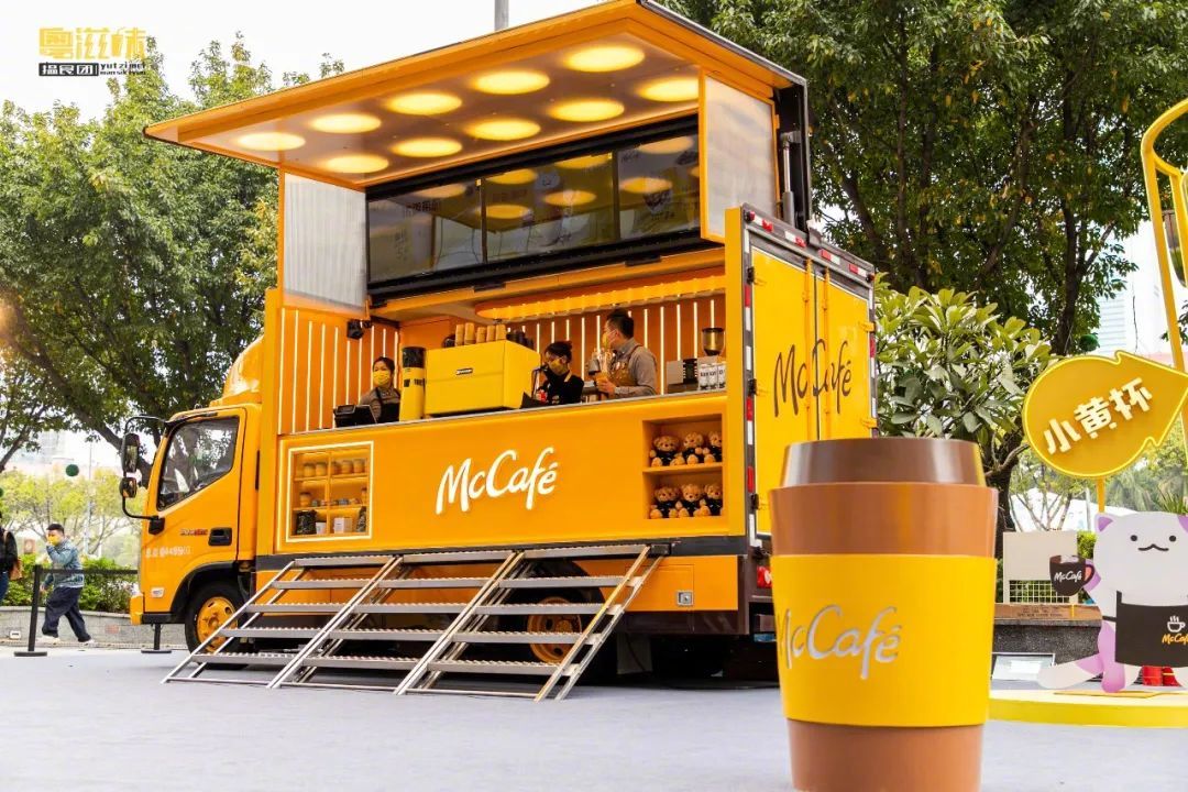 逮到啦神秘巨型咖啡车实现5元喝拿铁