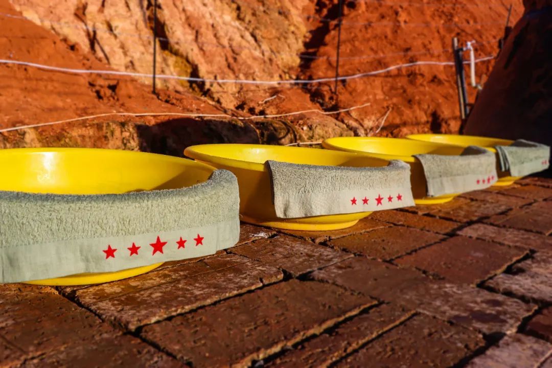 关于这个军营神器黄脸盆,哨位君就提醒一点,每人只配发1个