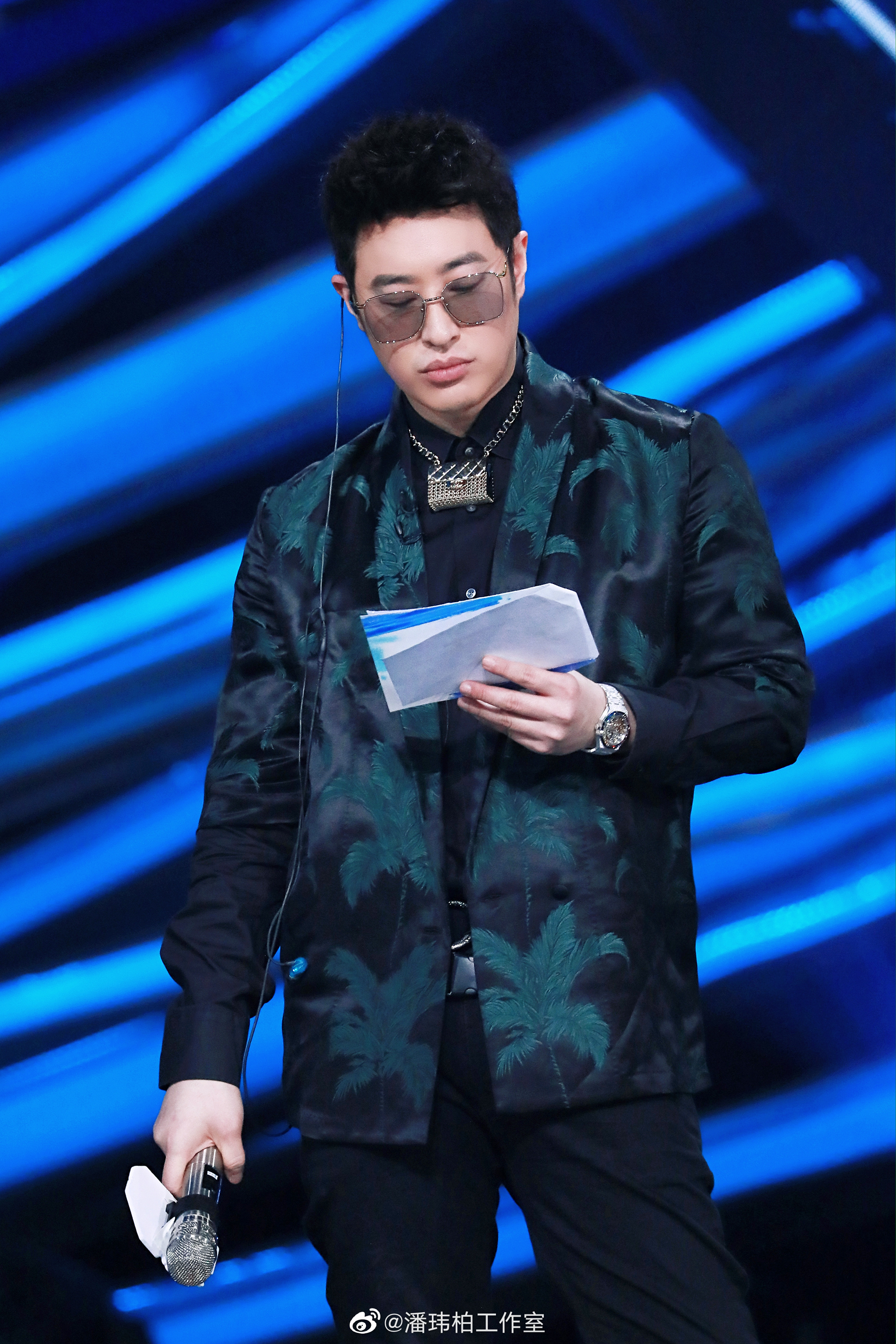 说唱导师潘玮柏准时上线主题考核来袭严厉还是鼓励