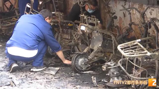 冒烟起火!有爆炸声!昆明一小区电动车爆燃,近30辆车烧成铁架休闲区蓝鸢梦想 - Www.slyday.coM 冒烟起火!有爆炸声!昆明一小区电动车爆燃,近30辆车烧成铁架休闲区蓝鸢梦想 - Www.slyday.coM