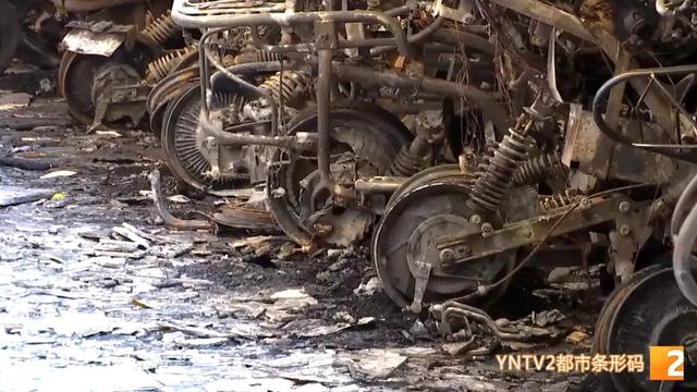 冒烟起火!有爆炸声!昆明一小区电动车爆燃,近30辆车烧成铁架休闲区蓝鸢梦想 - Www.slyday.coM 冒烟起火!有爆炸声!昆明一小区电动车爆燃,近30辆车烧成铁架休闲区蓝鸢梦想 - Www.slyday.coM