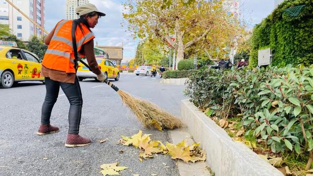 创建全国文明城市丨这群“最脏、最苦、最累”的亲人们集体来充电休闲区蓝鸢梦想 - Www.slyday.coM