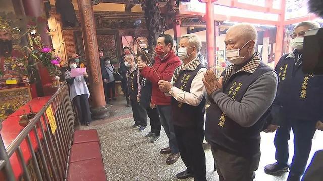马英九大年初二忙祭拜，祈求神农“赶快有鸡蛋”休闲区蓝鸢梦想 - Www.slyday.coM