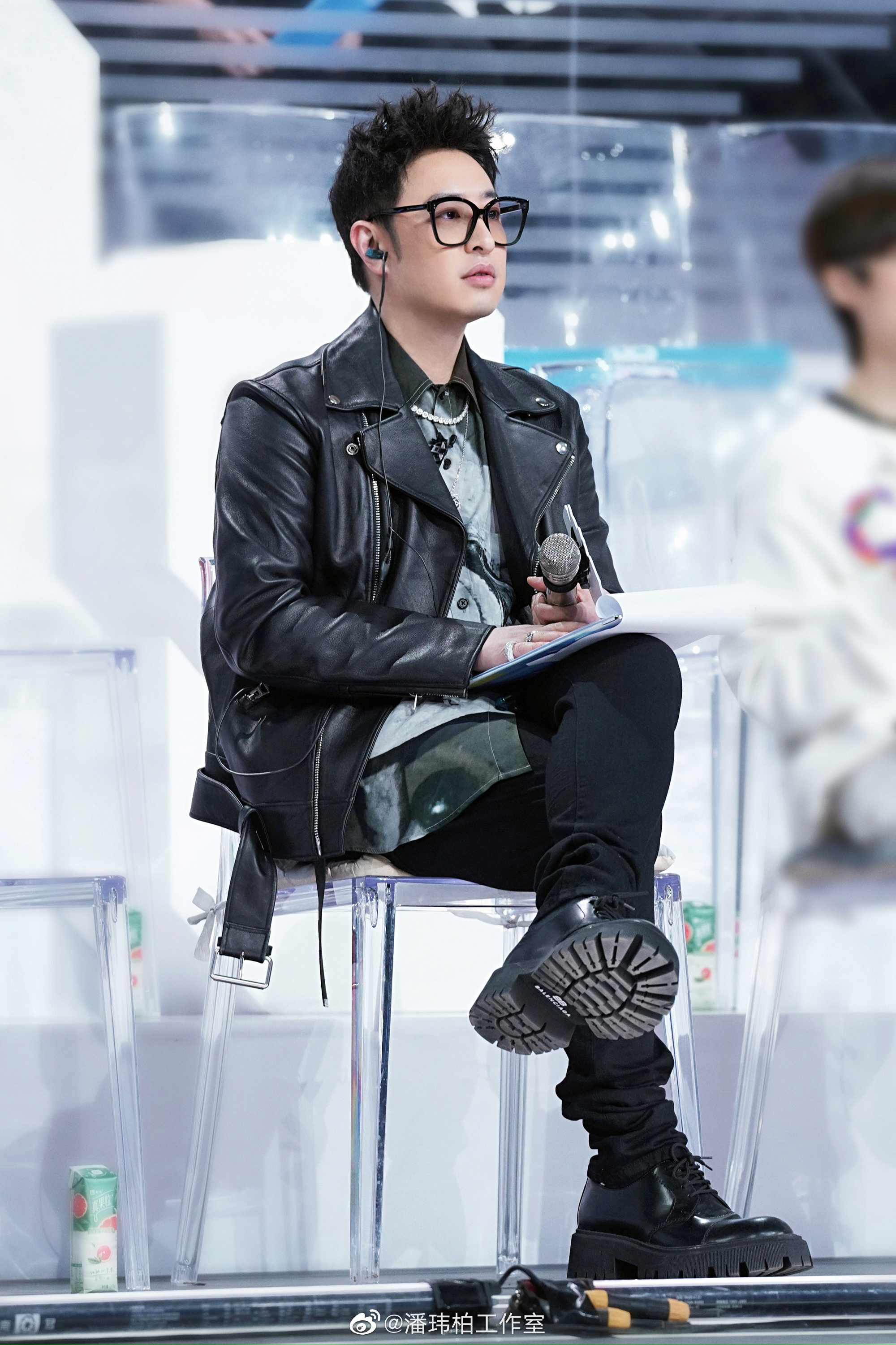 潘导师潘玮柏完成新装备框架眼镜x1