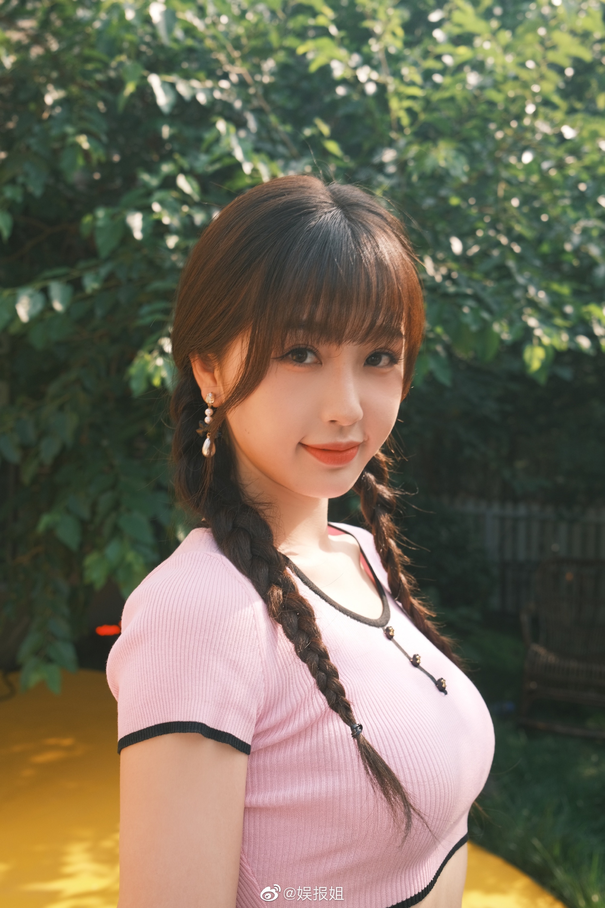 好可爱的欣欣子!森系氛围美女,期待今晚拜冰的表现