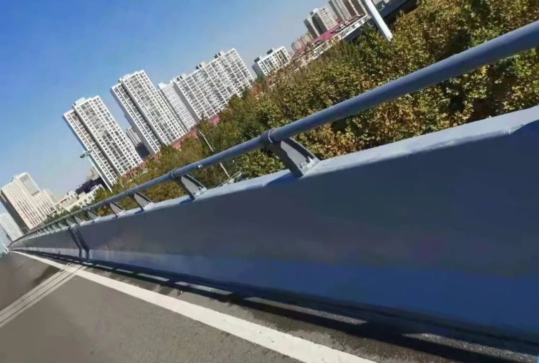 中华大街高架桥(联盟路-南高基路)段两侧护栏安装完工|护栏|桥梁