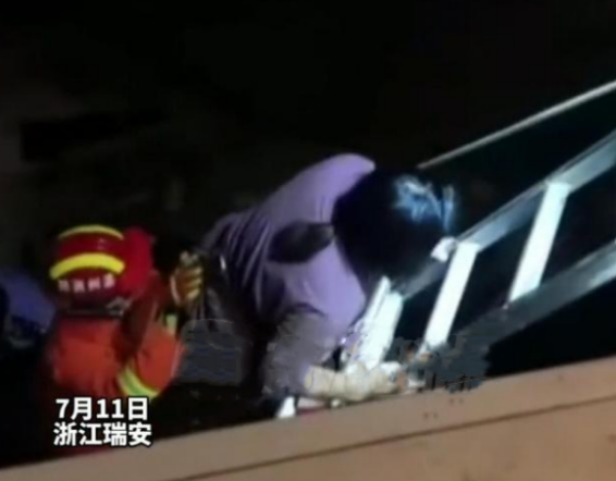 妻子带女儿跳江，丈夫：我每月赚4000，拿1000打赏女主播怎么了？休闲区蓝鸢梦想 - Www.slyday.coM