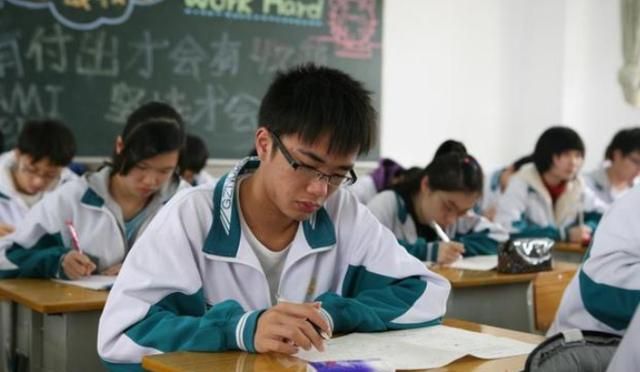 高中正在兴起“新攀比”方式,男同学间更为激烈,老师也无可奈何休闲区蓝鸢梦想 - Www.slyday.coM 高中正在兴起“新攀比”方式,男同学间更为激烈,老师也无可奈何休闲区蓝鸢梦想 - Www.slyday.coM