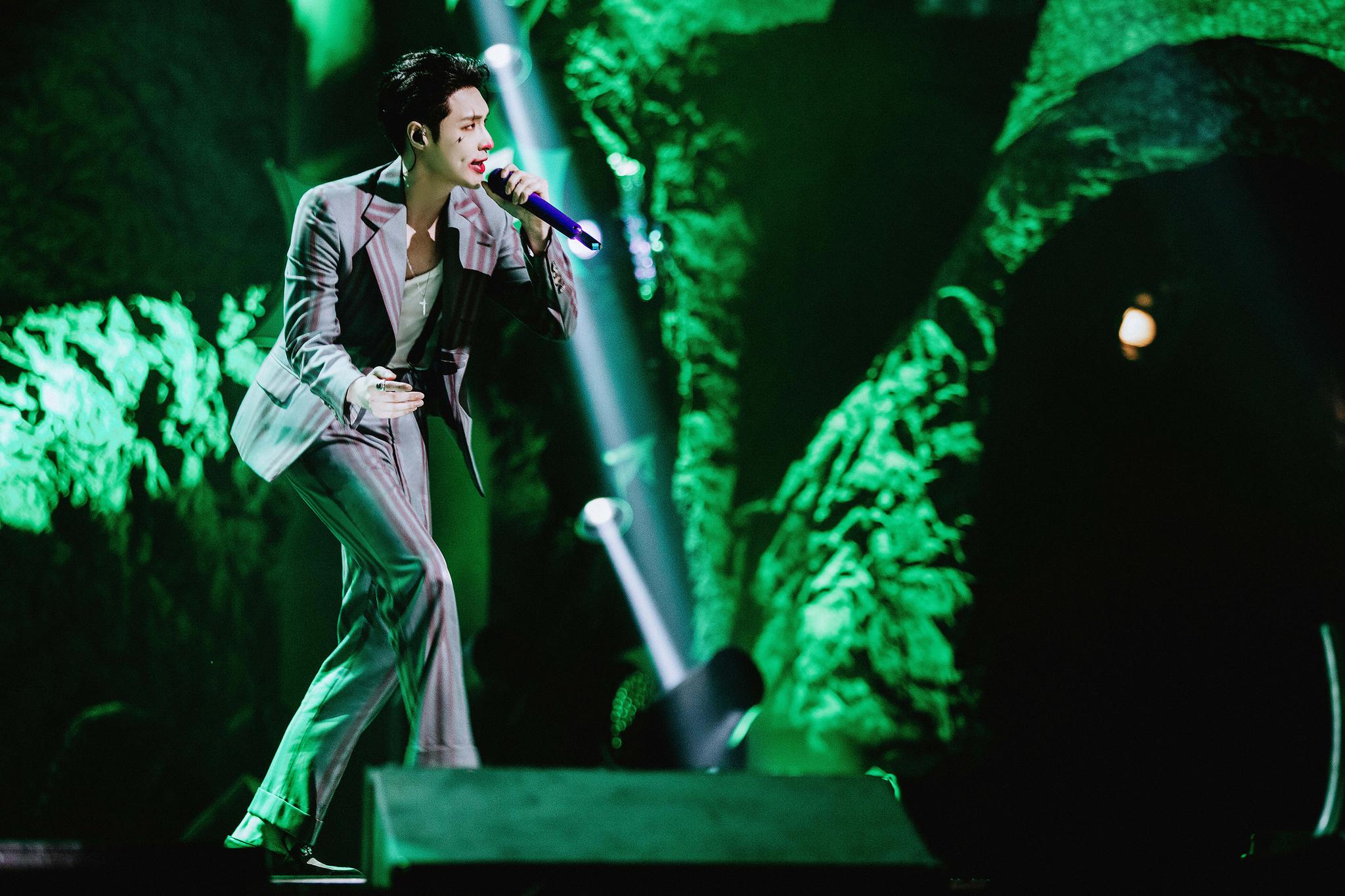 张艺兴@努力努力再努力x 亮相我是唱作人2首场舞台