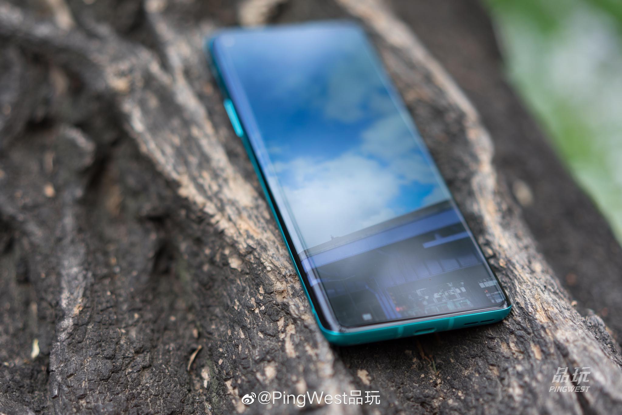 一加8pro将旗舰屏幕死磕到底