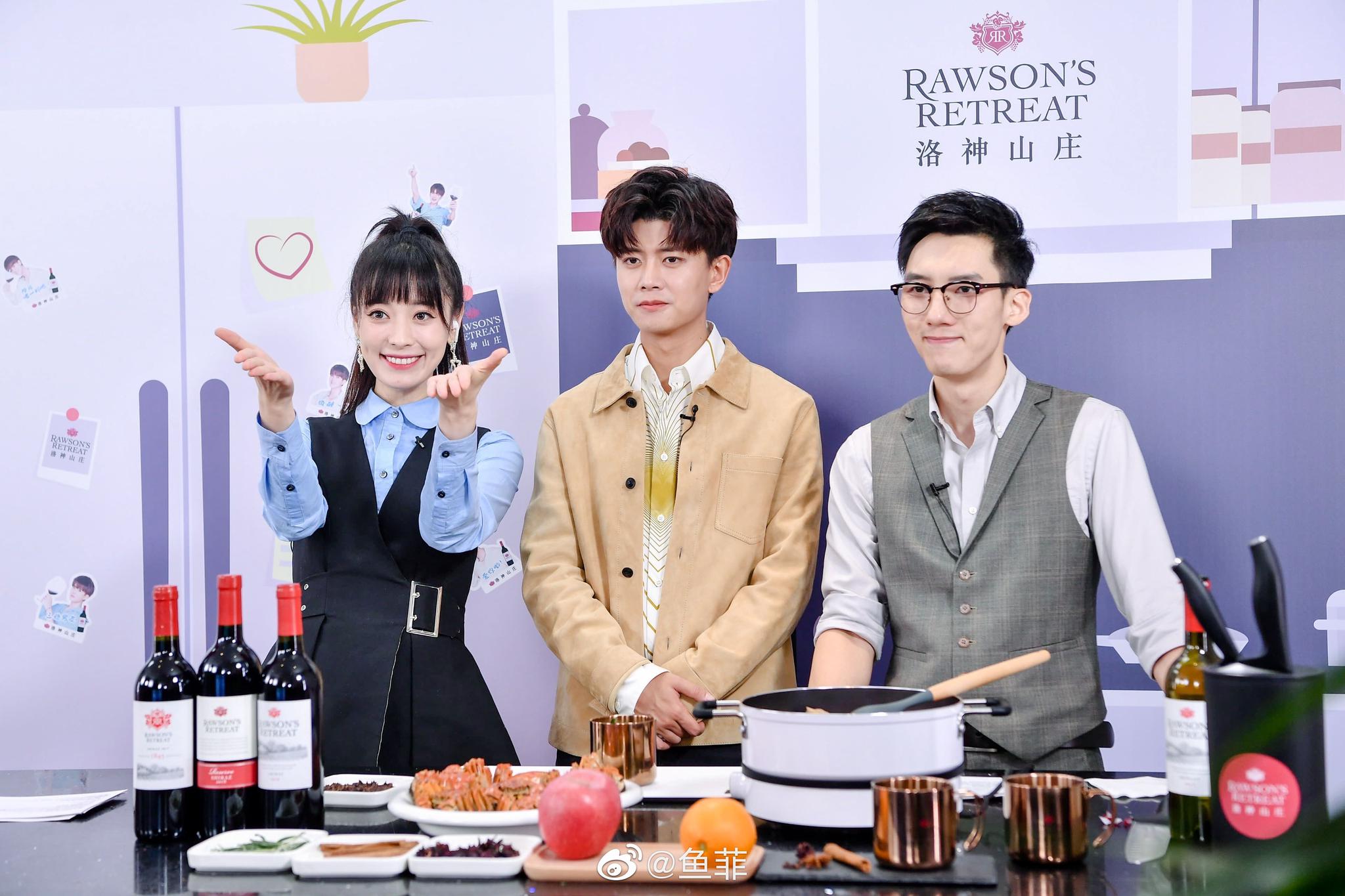 前两日直播,和任嘉伦的同框高清照小助理终于导出来了