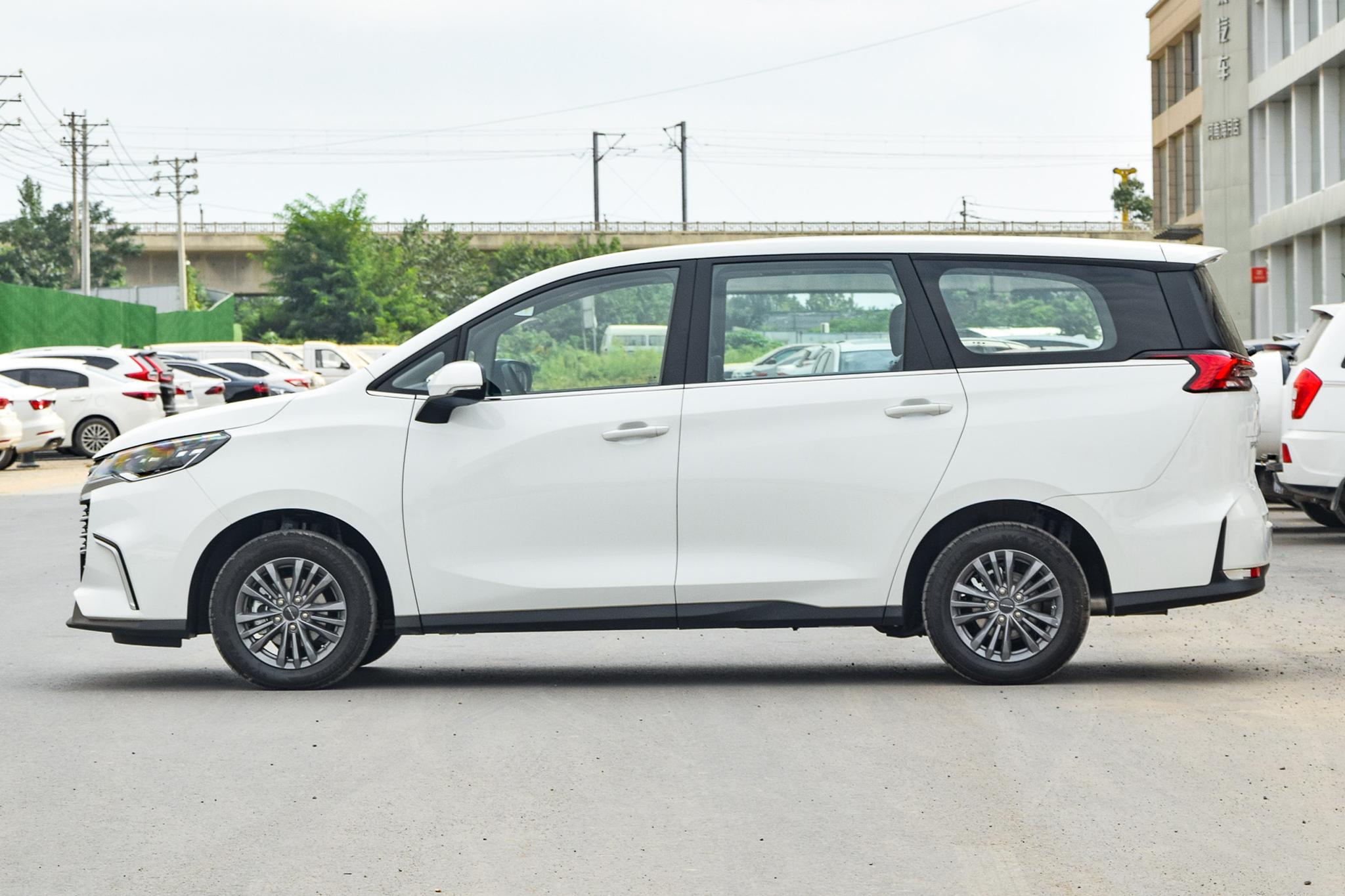 推荐2款"六座车",经济又实用,质量还有保障,售价在9万左右