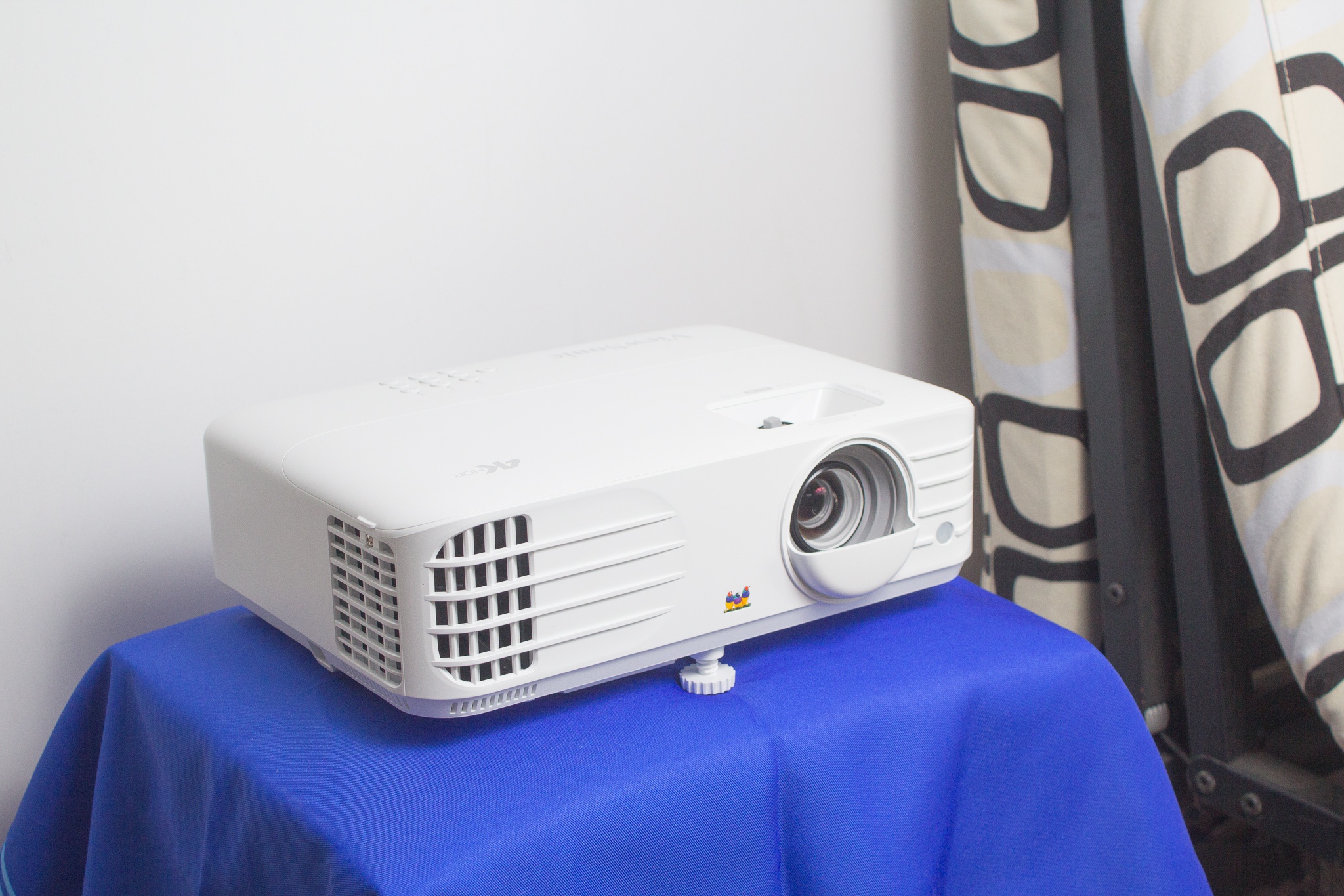 100寸巨屏4k游戏不在慢,优派px701-4k投影开箱|遥控器|优派|投影_新浪