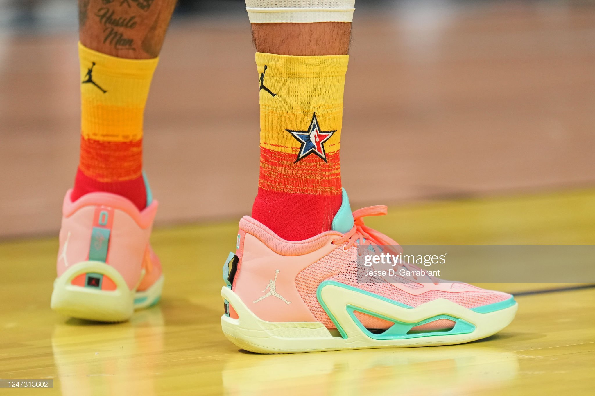 塔图姆今日脚着个人首代签名战靴jordan