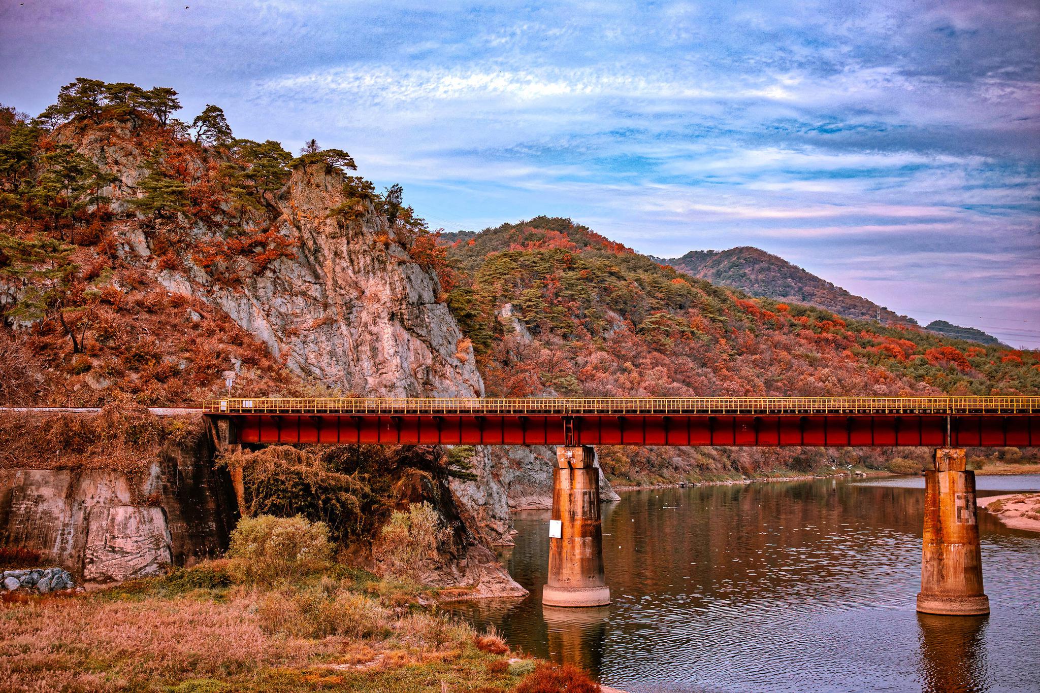 韩国原州小金山悬索吊桥.