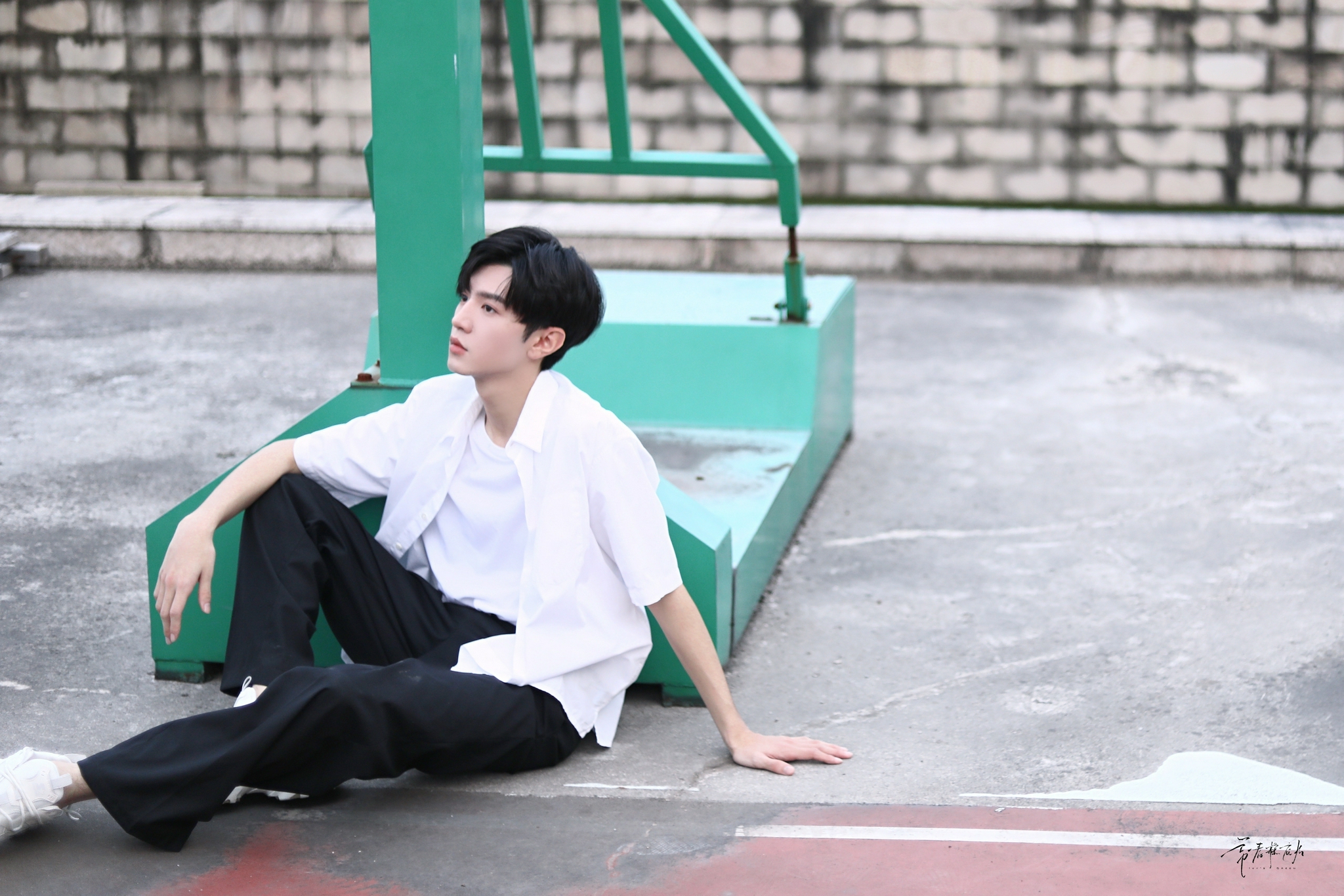 陈哲远白衬衫饭拍白衬衫的清爽少年帅补货了