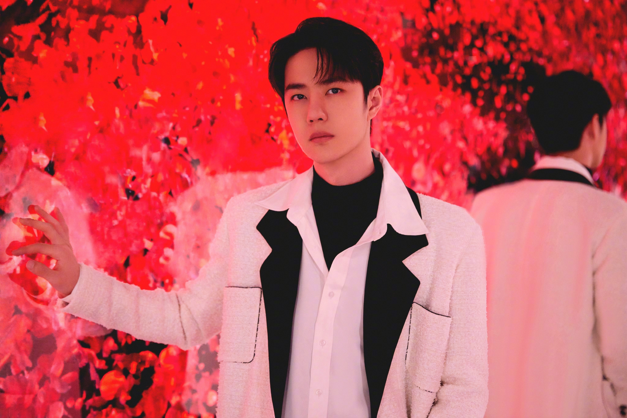 王一博高清大片96 穿白色外套的优雅小王子……|王一博|小王子|大片