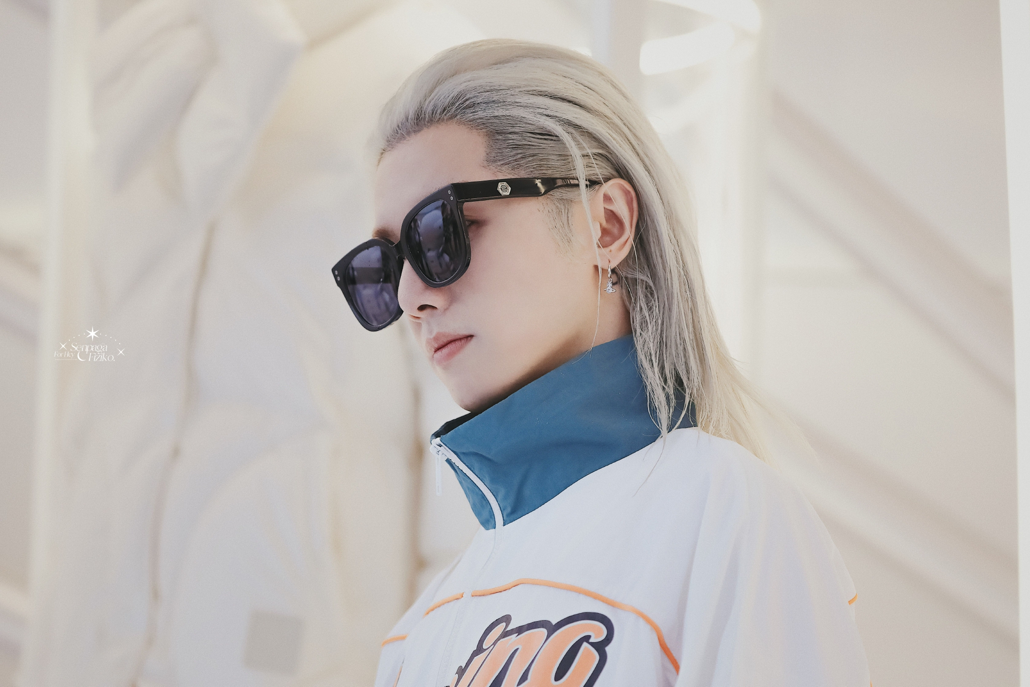 华晨宇今日活动饭拍 银发77墨镜,花花好酷