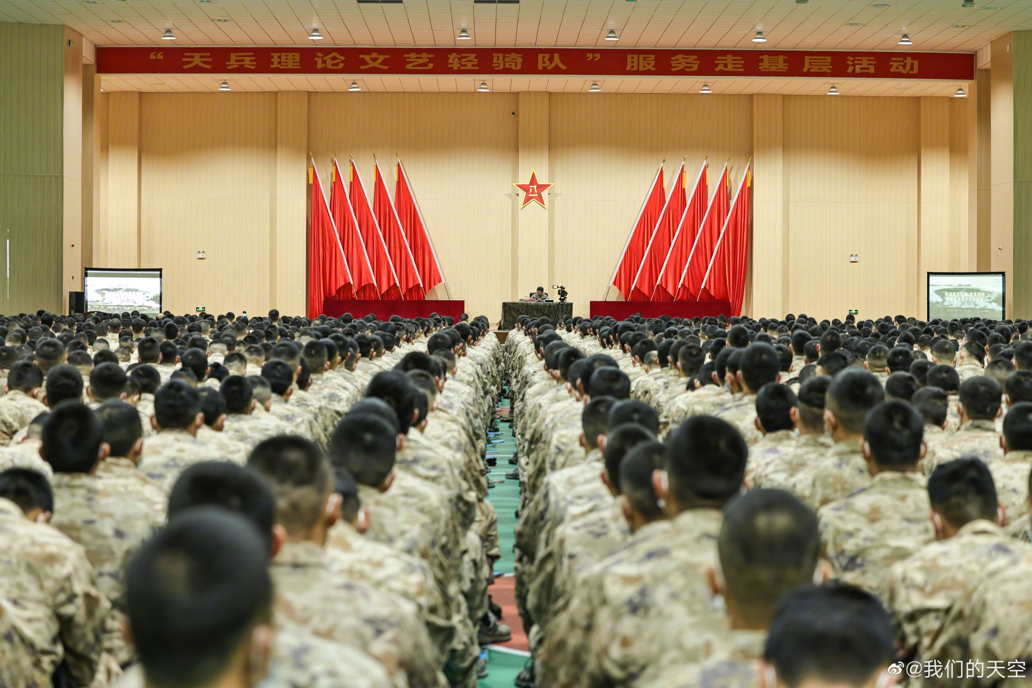 理论服务进军营,文艺演出鼓士气