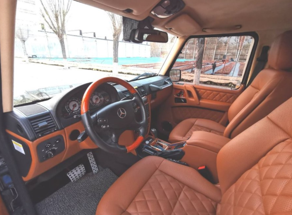 北京遇到5.99米的奔驰g55,800万落地,当年价值两套房