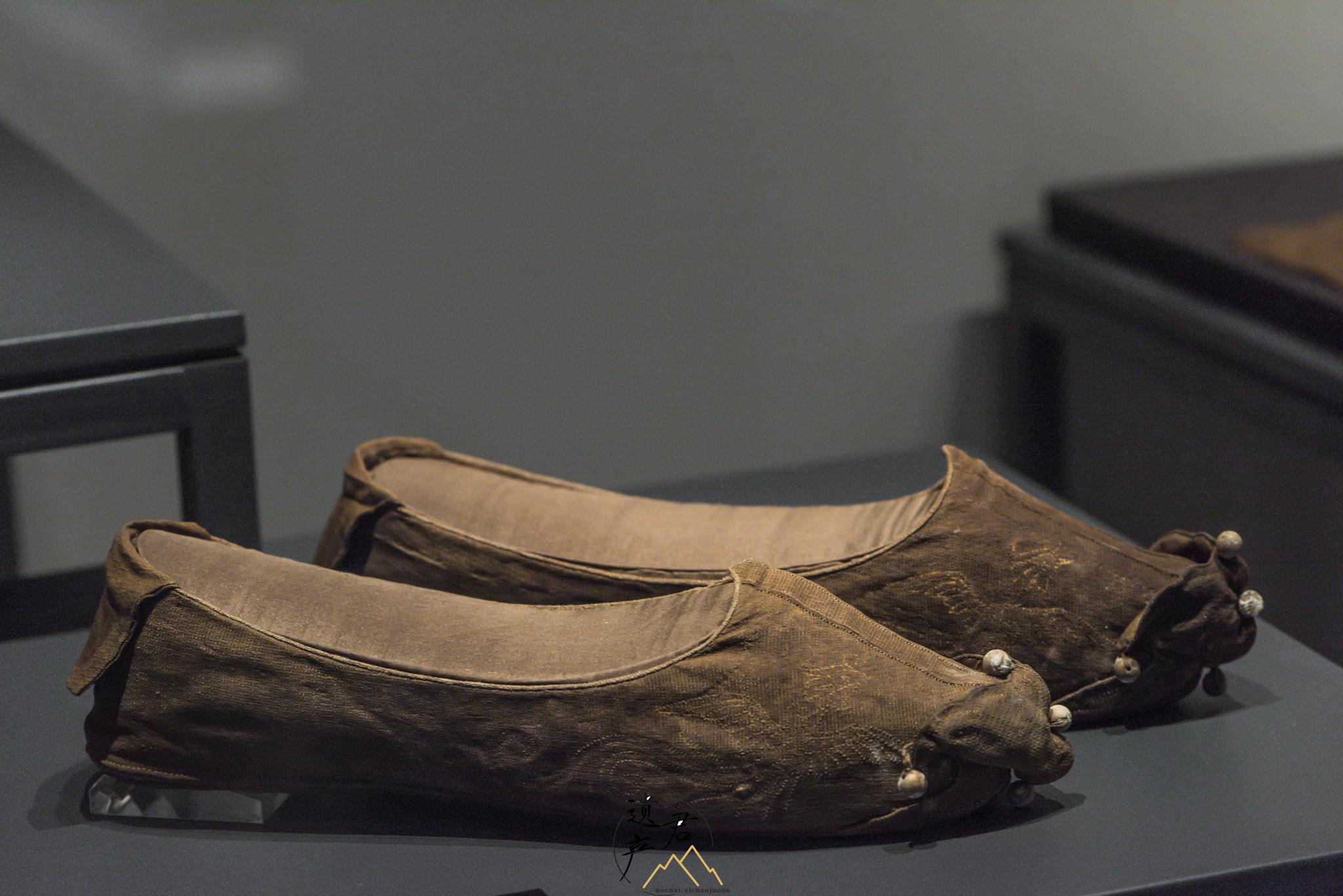 大同辽金元民族融合博物馆藏· 金代云头丝织鞋