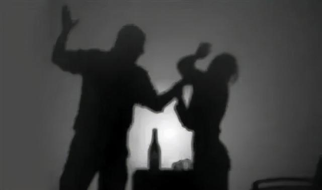 妻子躲家暴藏身衣柜，被发现后绝地反杀丈夫！是否防卫过当？法院判了休闲区蓝鸢梦想 - Www.slyday.coM