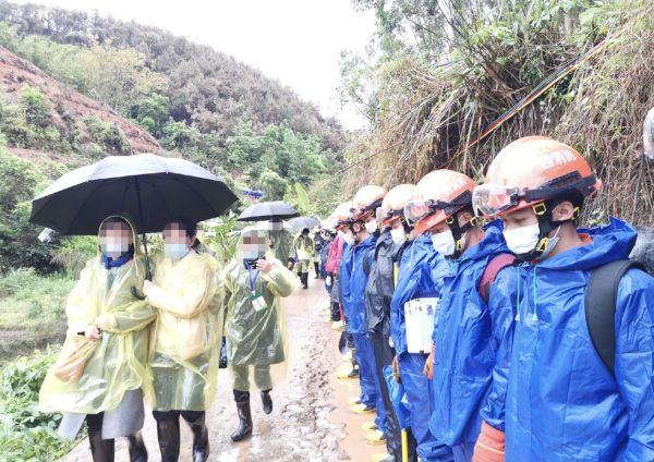 东航客机失事前未挂出任何紧急代码，已安排375名失联旅客家属现场吊唁休闲区蓝鸢梦想 - Www.slyday.coM