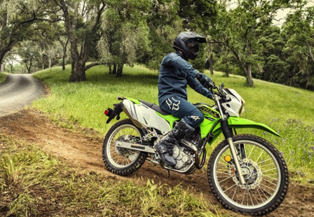 川崎官宣林道越野klx230引进预告本月28号正式发布