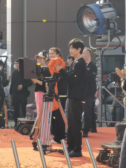 白宇新剧《龙城》开机，搭档马伊琍质量有保障，想不火都难！休闲区蓝鸢梦想 - Www.slyday.coM