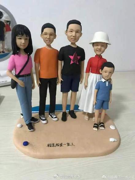 孙海洋为孙卓庆祝18岁生日：我们决定把14年的生日都给他补过了休闲区蓝鸢梦想 - Www.slyday.coM