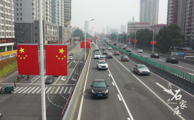 耀眼“中国红”!石家庄悬挂1.2万余面国旗为祖国庆生休闲区蓝鸢梦想 - Www.slyday.coM 耀眼“中国红”!石家庄悬挂1.2万余面国旗为祖国庆生休闲区蓝鸢梦想 - Www.slyday.coM