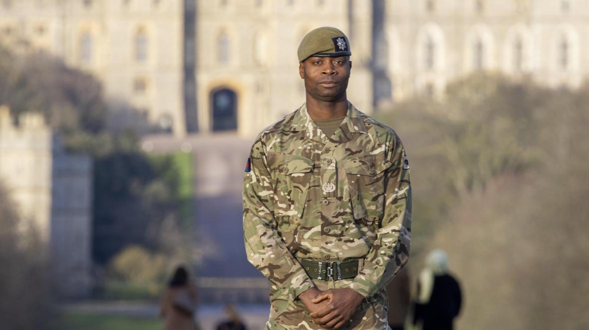 迫击炮性侵事件后英国陆军皇家近卫部队一士兵涉嫌性侵两名新兵被捕