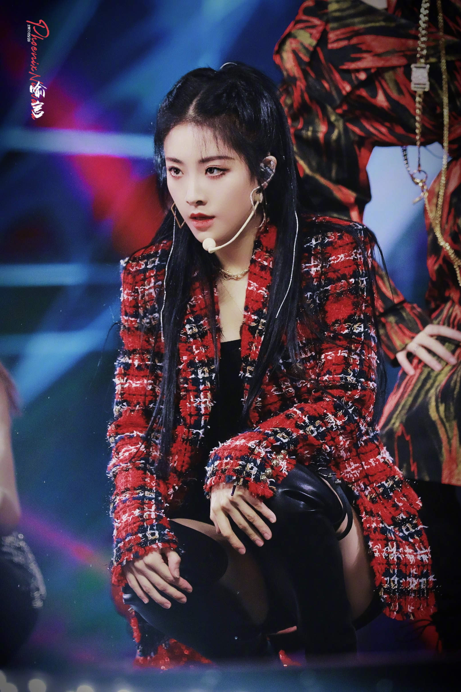 喻言个人封面《昕薇》九月刊预告