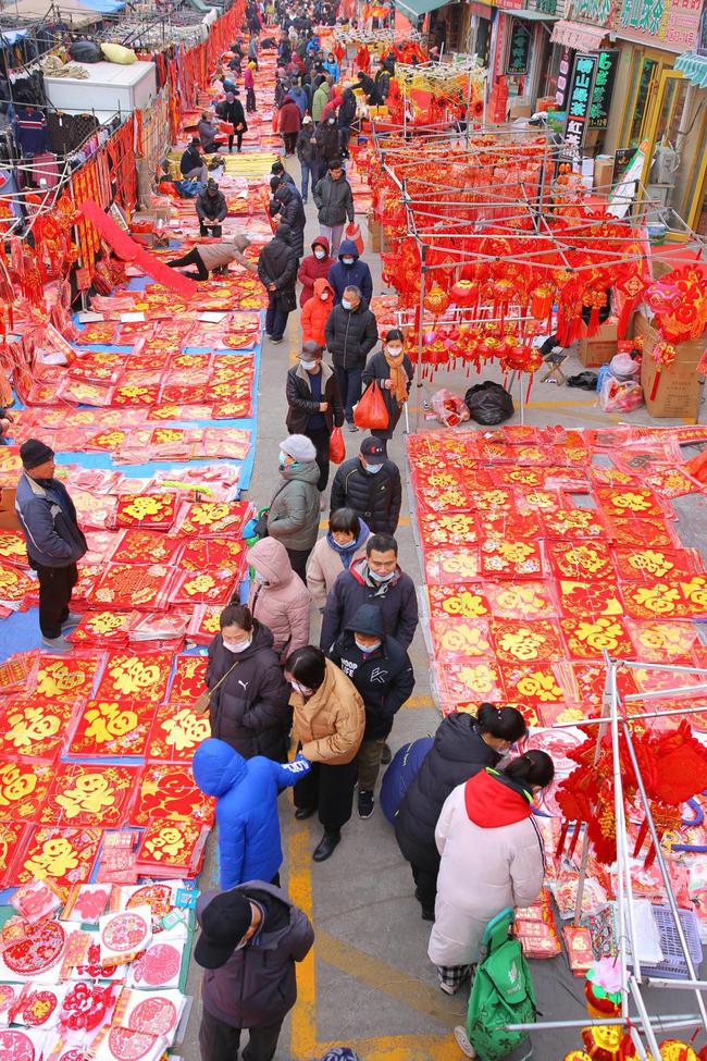 山东青岛百年大集年味浓