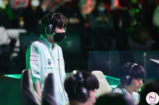 大权独揽！DK主教练Daeny认为自己的轮换战术没问题休闲区蓝鸢梦想 - Www.slyday.coM