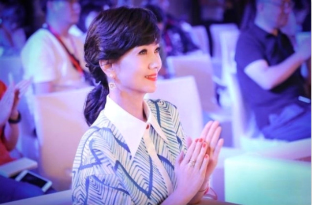 50岁冻龄奶奶带娃遛弯,背影似少女,带娃出门被误认为是宝妈休闲区蓝鸢梦想 - Www.slyday.coM 50岁冻龄奶奶带娃遛弯,背影似少女,带娃出门被误认为是宝妈休闲区蓝鸢梦想 - Www.slyday.coM