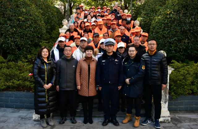创建全国文明城市丨这群“最脏、最苦、最累”的亲人们集体来充电休闲区蓝鸢梦想 - Www.slyday.coM