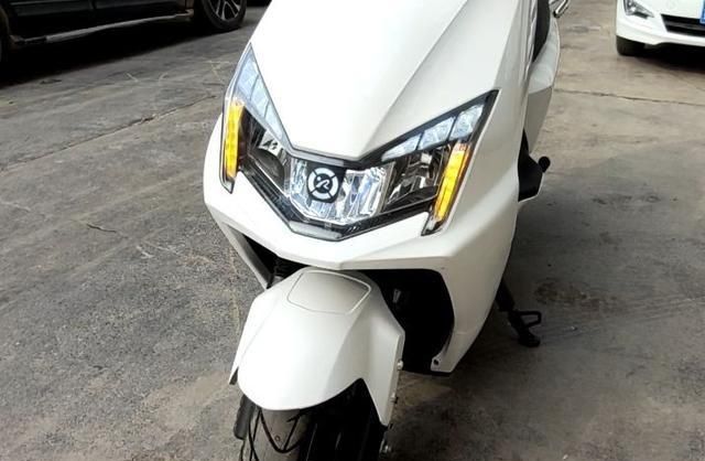 新款72v电动车配24安锂电池,34l座桶,1200w电机