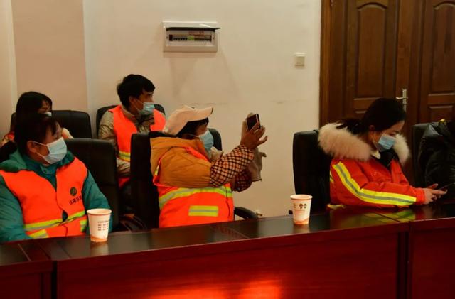 创建全国文明城市丨这群“最脏、最苦、最累”的亲人们集体来充电休闲区蓝鸢梦想 - Www.slyday.coM