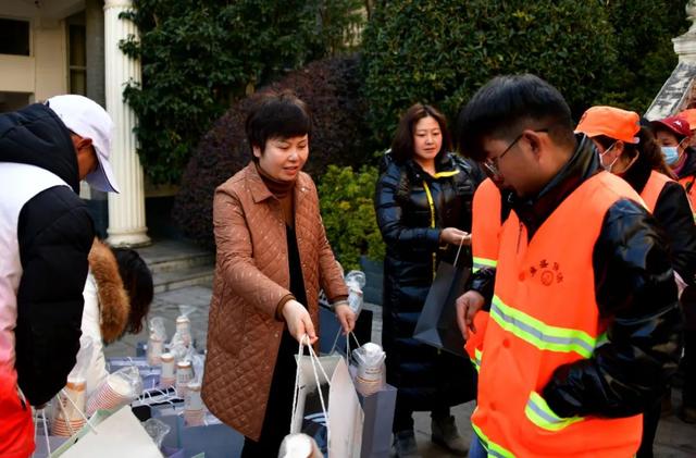 创建全国文明城市丨这群“最脏、最苦、最累”的亲人们集体来充电休闲区蓝鸢梦想 - Www.slyday.coM