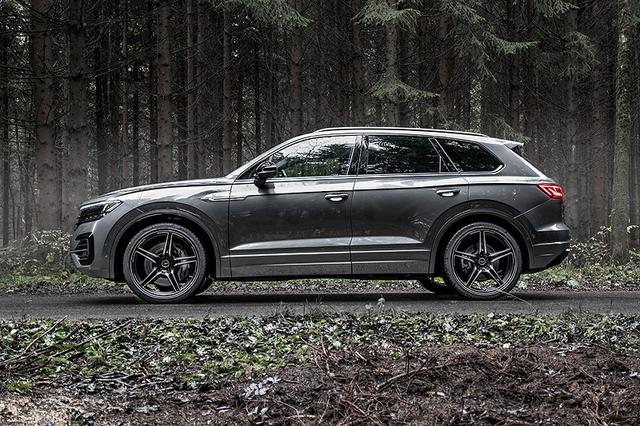 与卡宴同平台2021款途锐不再低调全系四驱金属灰很帅气