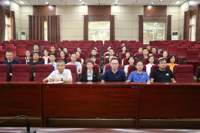 九江外国语学校组织全体党员集中收看中国共产党九江市第十二次代表大会开幕会现场直播休闲区蓝鸢梦想 - Www.slyday.coM