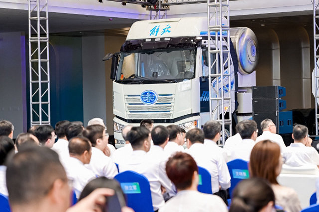 【汽车人】一汽解放半年报:内稳外拓,新能源见真招