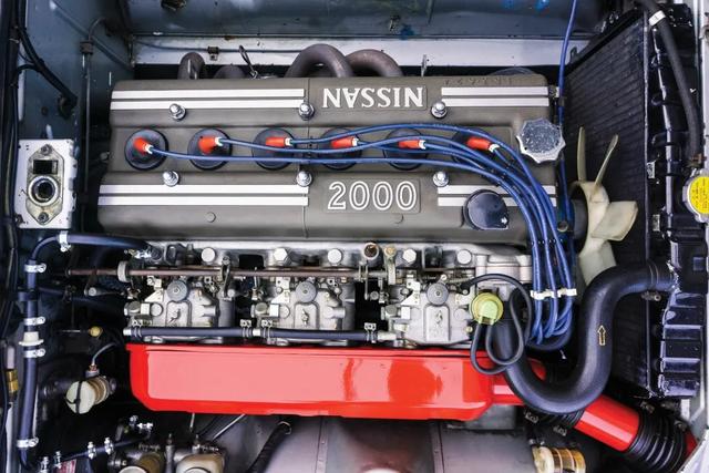 最知名的当属《湾岸midnight》系列中主角朝仓明雄的那台蓝色fairlady